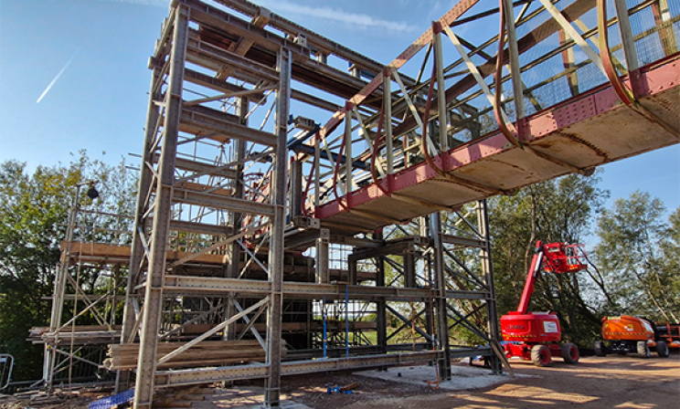 Bridge lift helps facilitate railelectrification